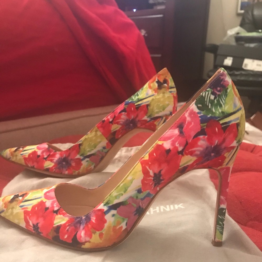Authentic Manolo Blahnik Floral Pumps Sz 37.5!